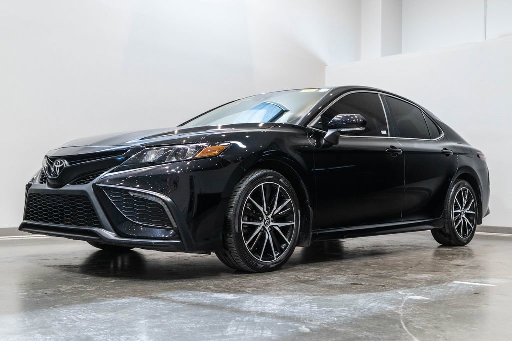 Used 2023 Toyota Camry SE AWD/4WD image 3