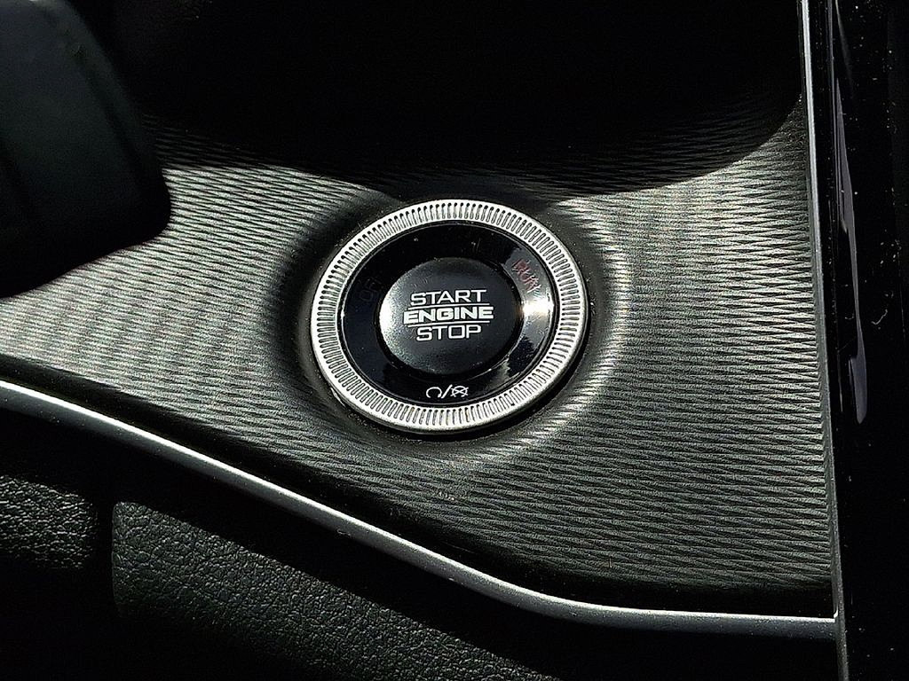 Used 2025 Jeep Grand Cherokee Altitude RWD image 18
