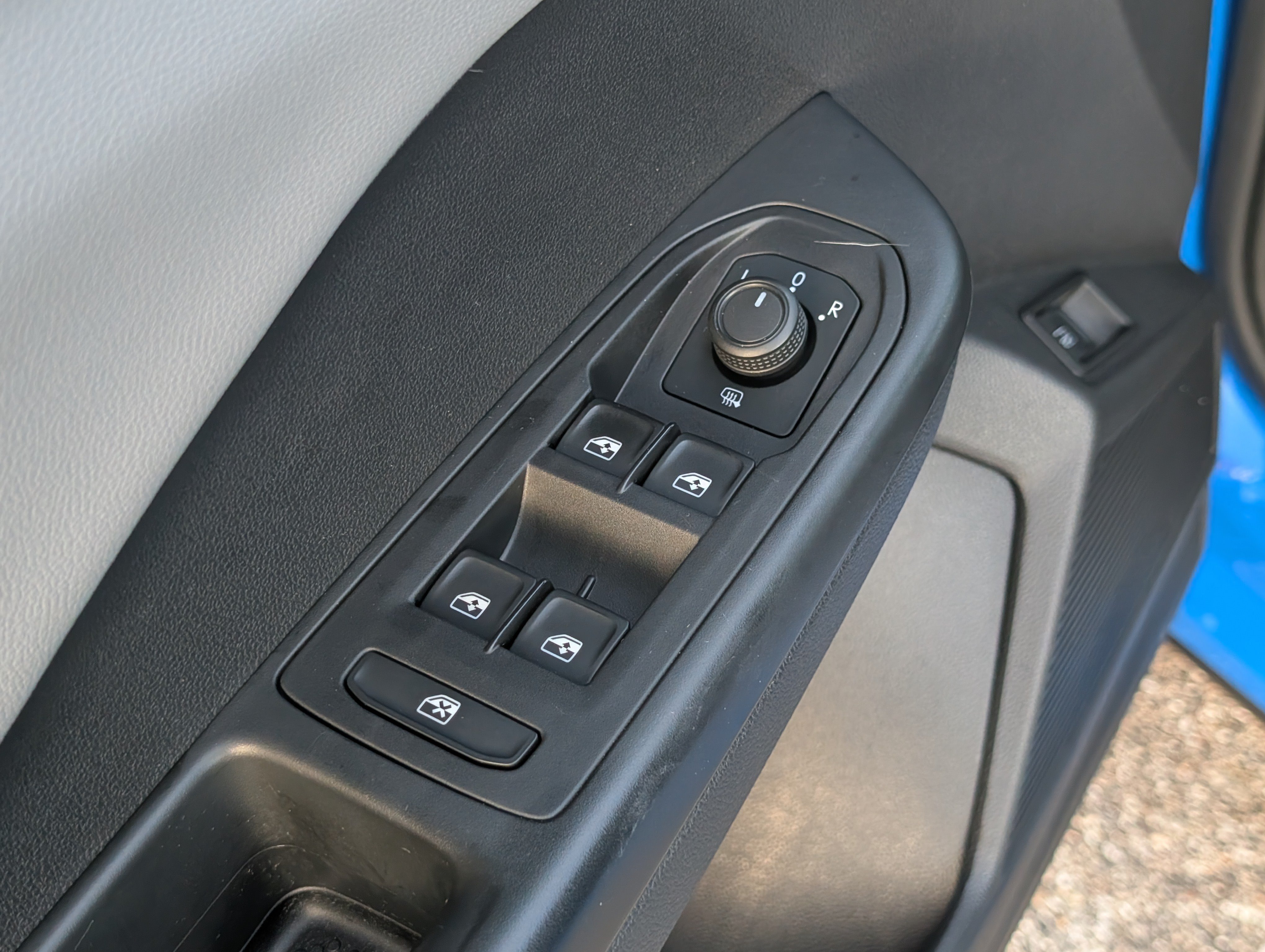 Used 2022 Volkswagen Taos SE w/ Panoramic Sunroof Package FWD image 19
