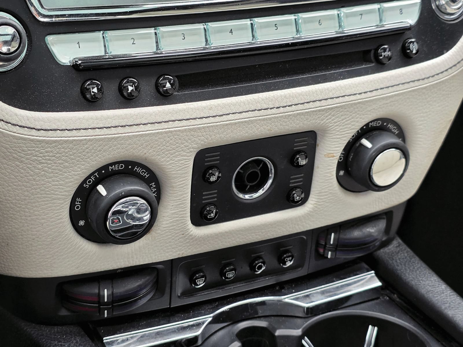 Used 2012 Rolls-Royce Ghost RWD image 27