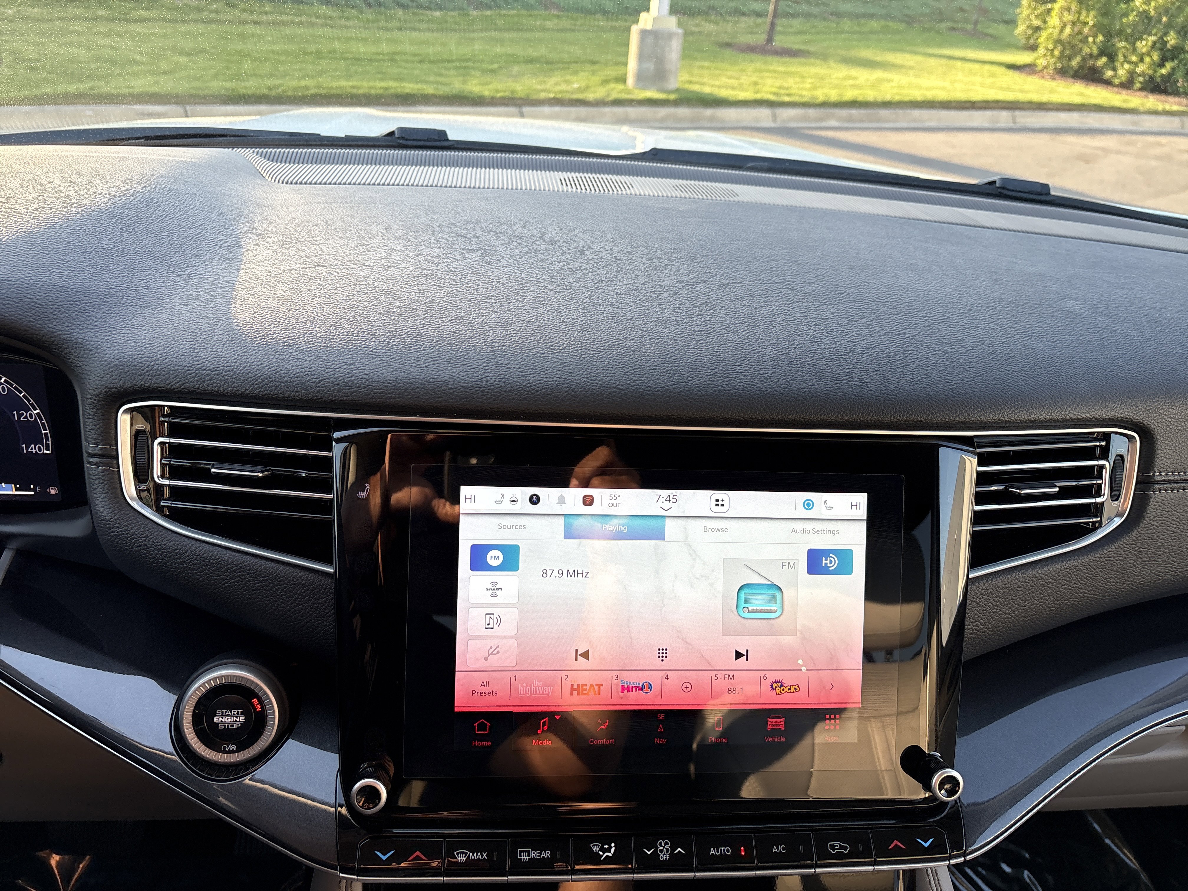 Used 2024 Jeep Wagoneer 2WD w/ Premium Group I image 30