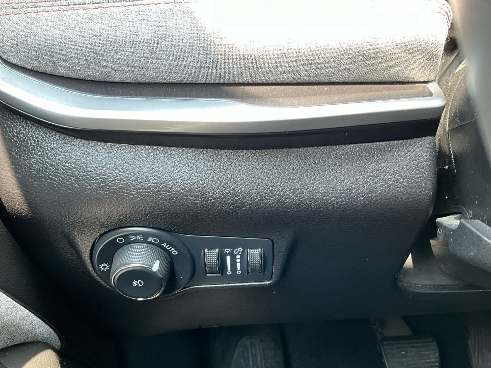 Used 2024 Jeep Compass Latitude AWD/4WD image 16