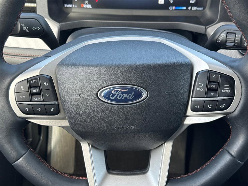 Used 2025 Ford Explorer Active AWD/4WD image 13