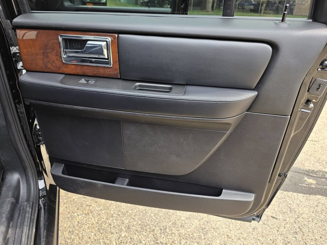 Used 2017 Lincoln Navigator L Select AWD/4WD image 22