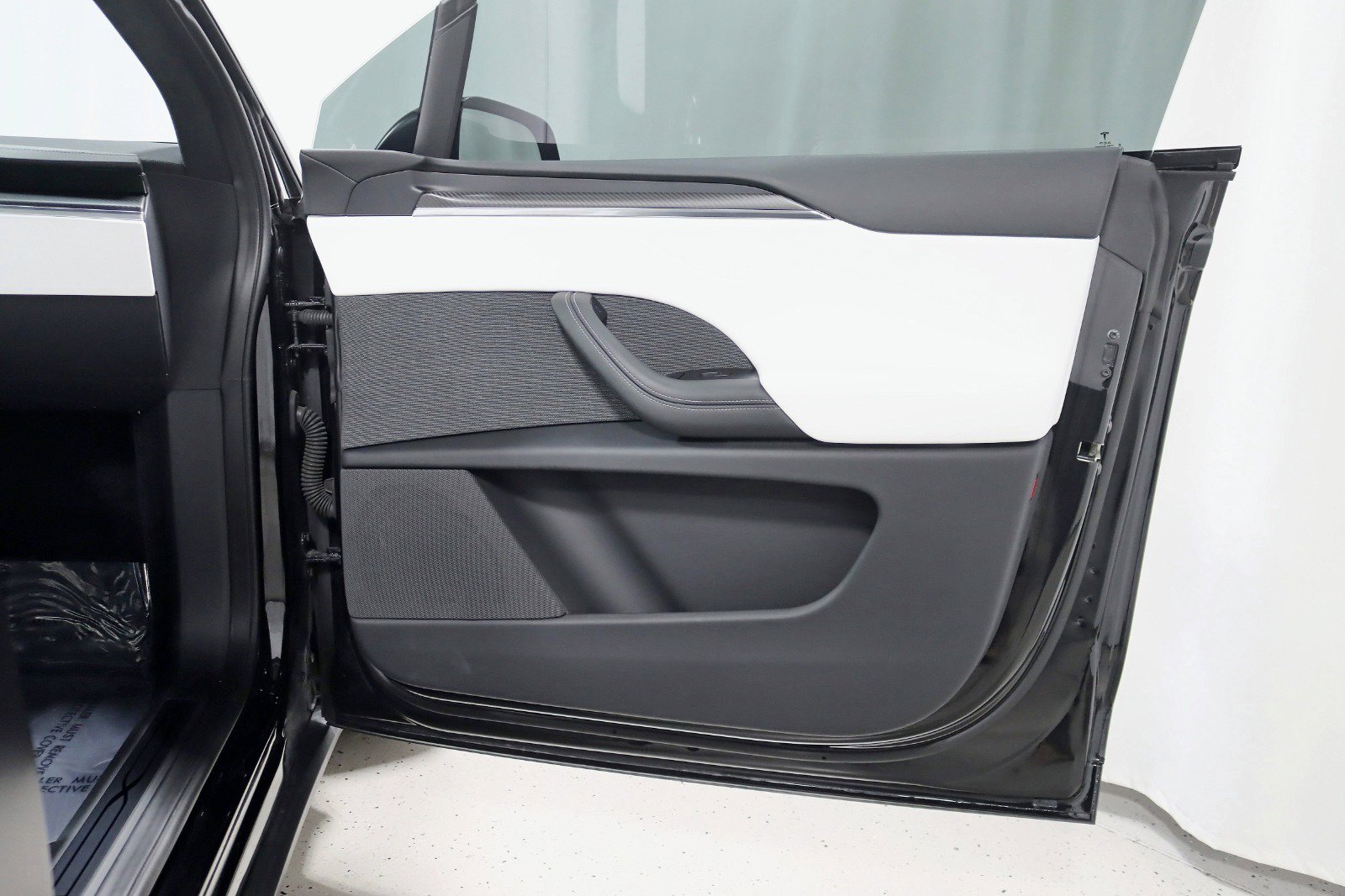 Used 2023 Tesla Model X Plaid image 37