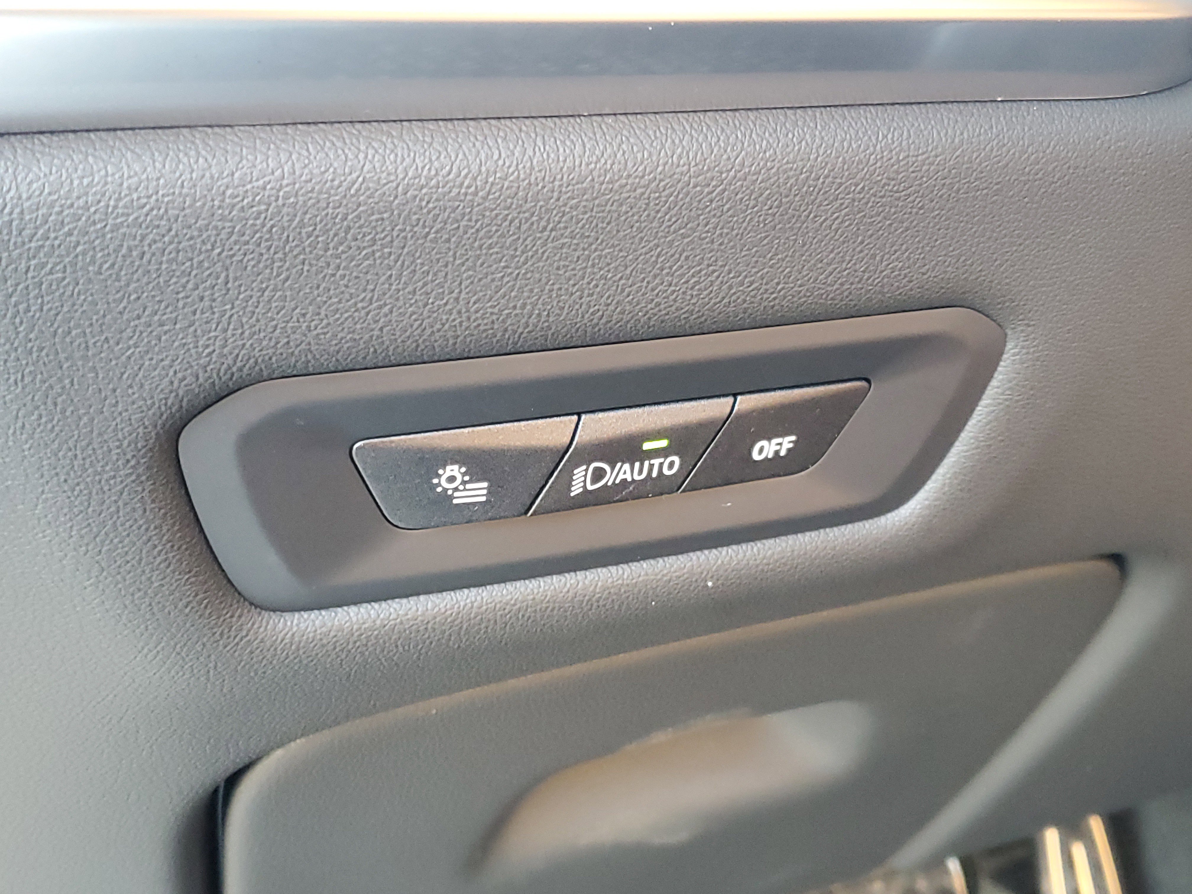 New 2026 BMW X6 xDrive40i w/ Climate Comfort Package image 11