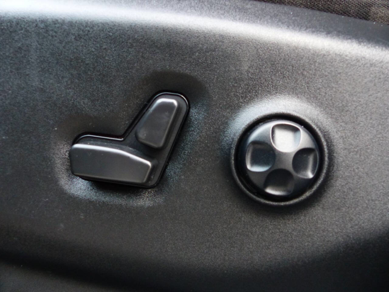 Used 2021 Chrysler Pacifica Touring w/ Uconnect Theater Family Group image 21