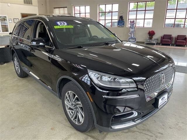 Used 2023 Lincoln Aviator AWD image 2