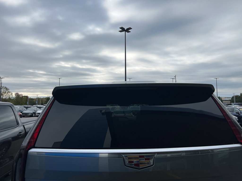 Used 2024 Cadillac Escalade ESV Premium Luxury image 11
