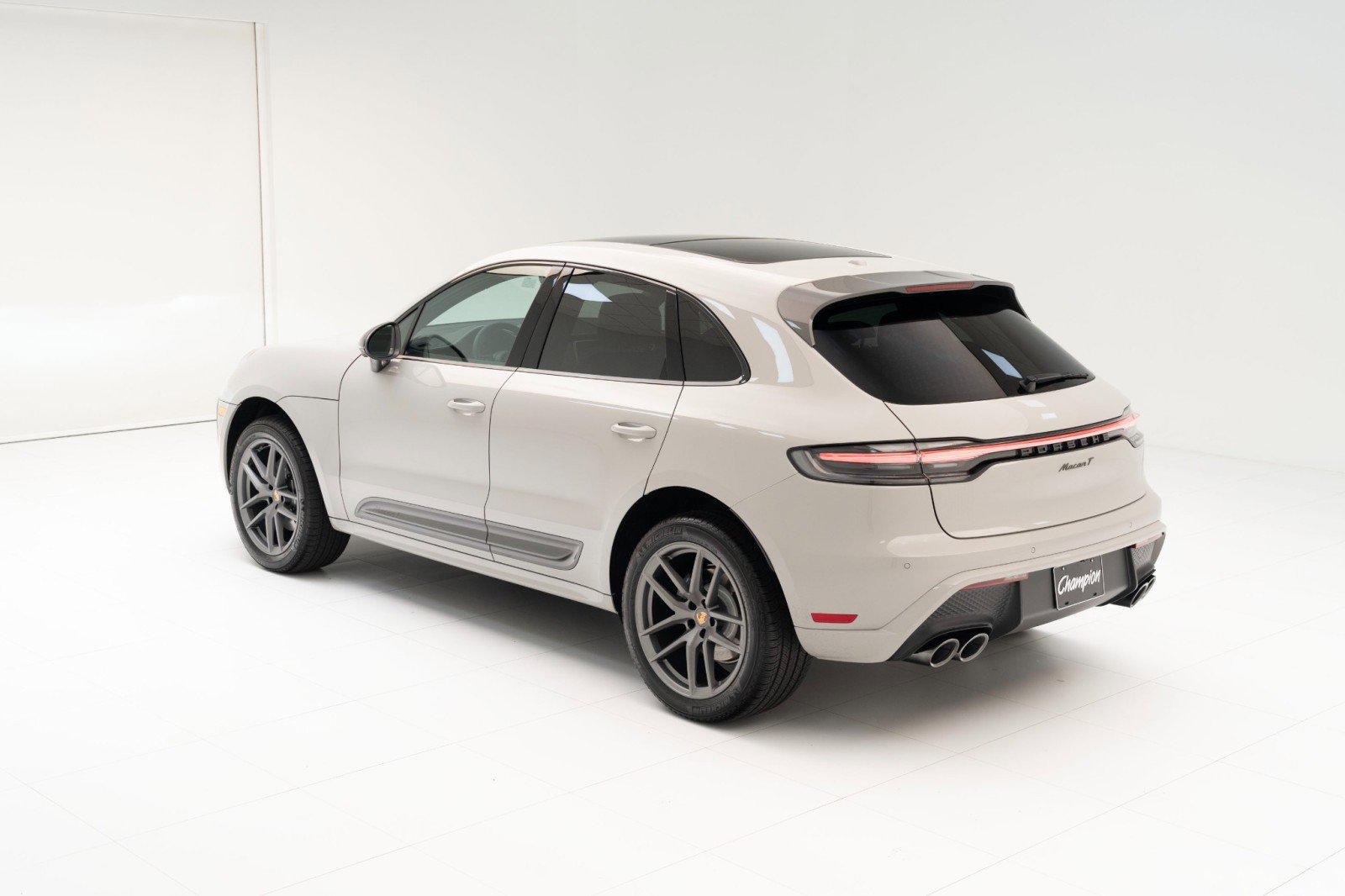 New 2025 Porsche Macan Turbo image 3