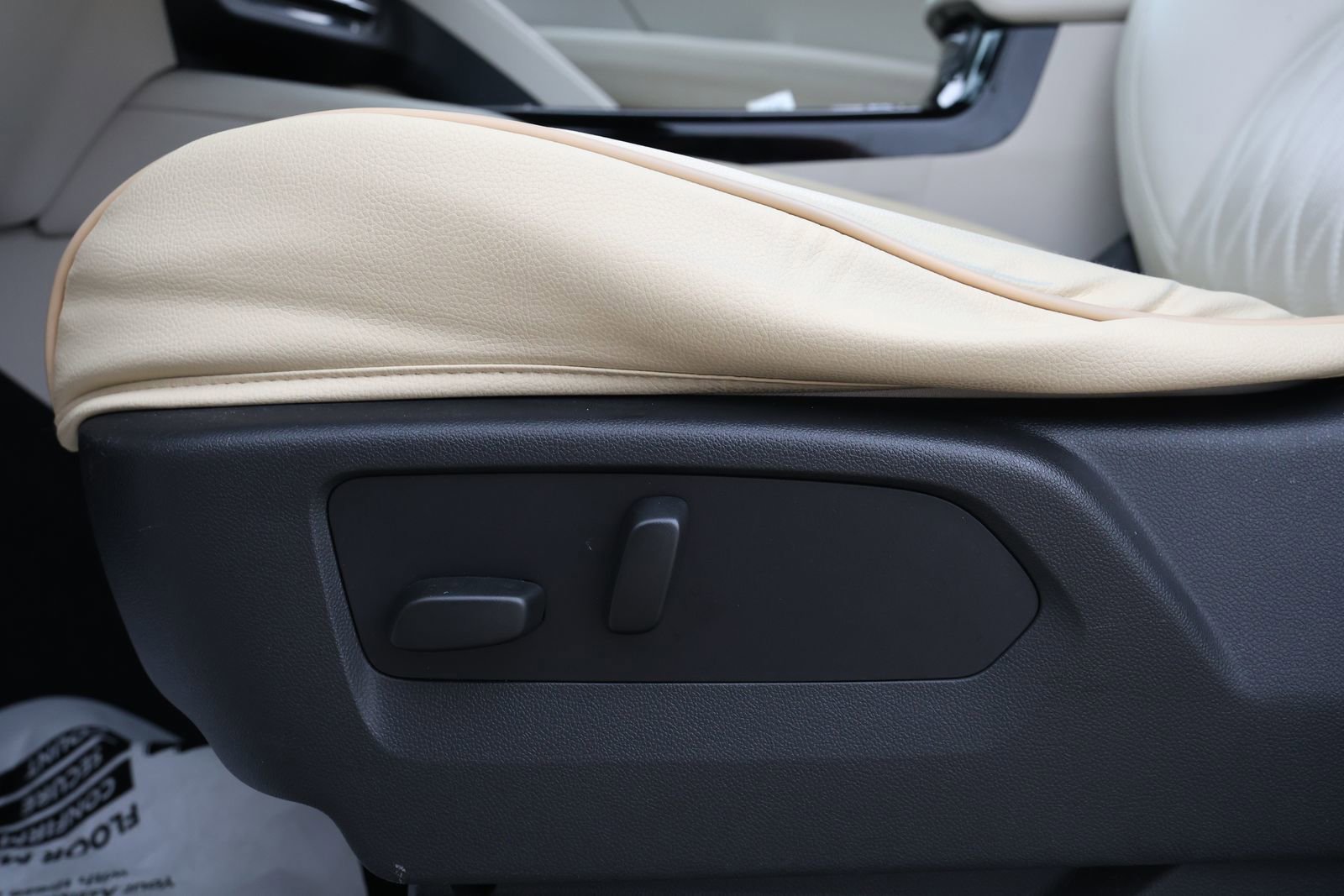 Used 2022 Buick Envision Avenir w/ Technology Package II image 32