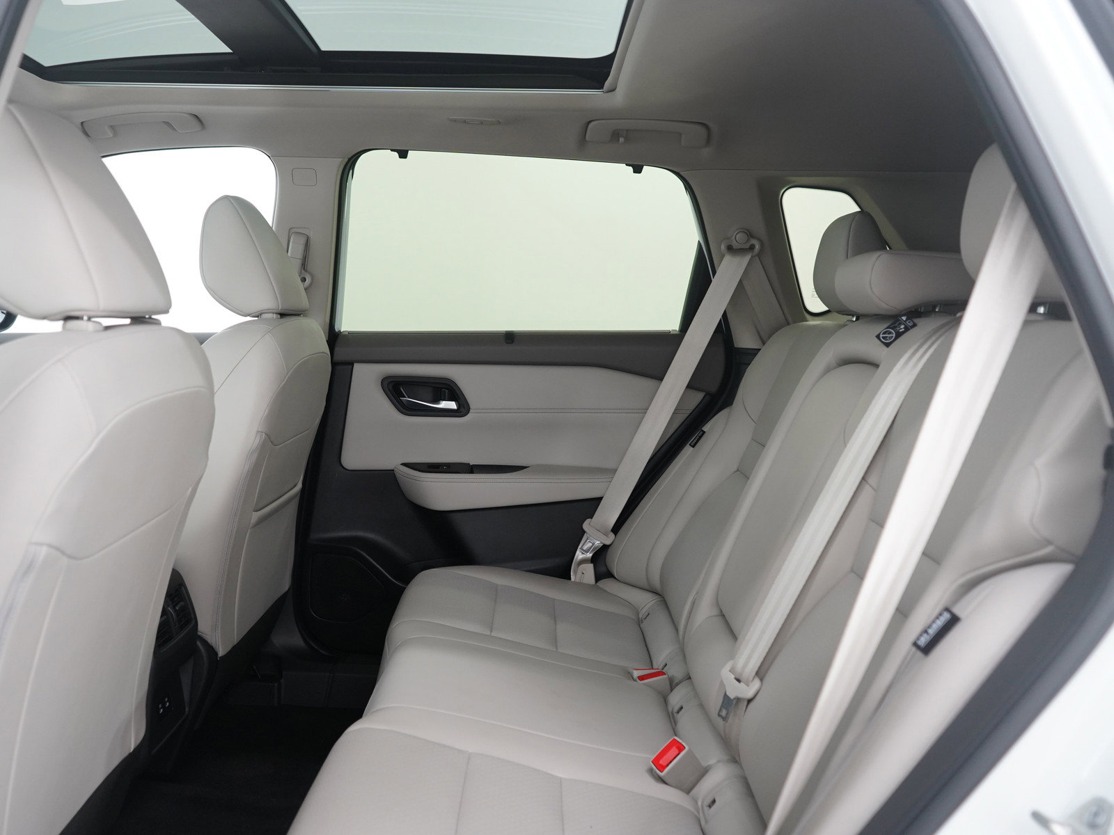 Used 2025 Nissan Rogue SV w/ SV Premium Package image 21