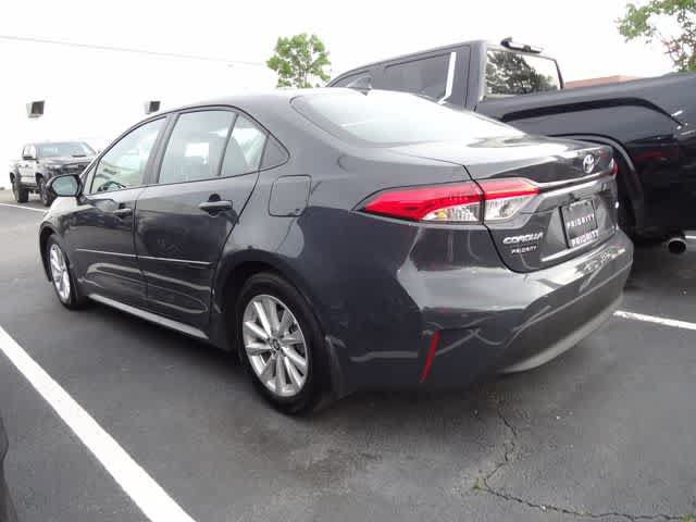 Used 2025 Toyota Corolla LE w/ LE Premium Package FWD image 7