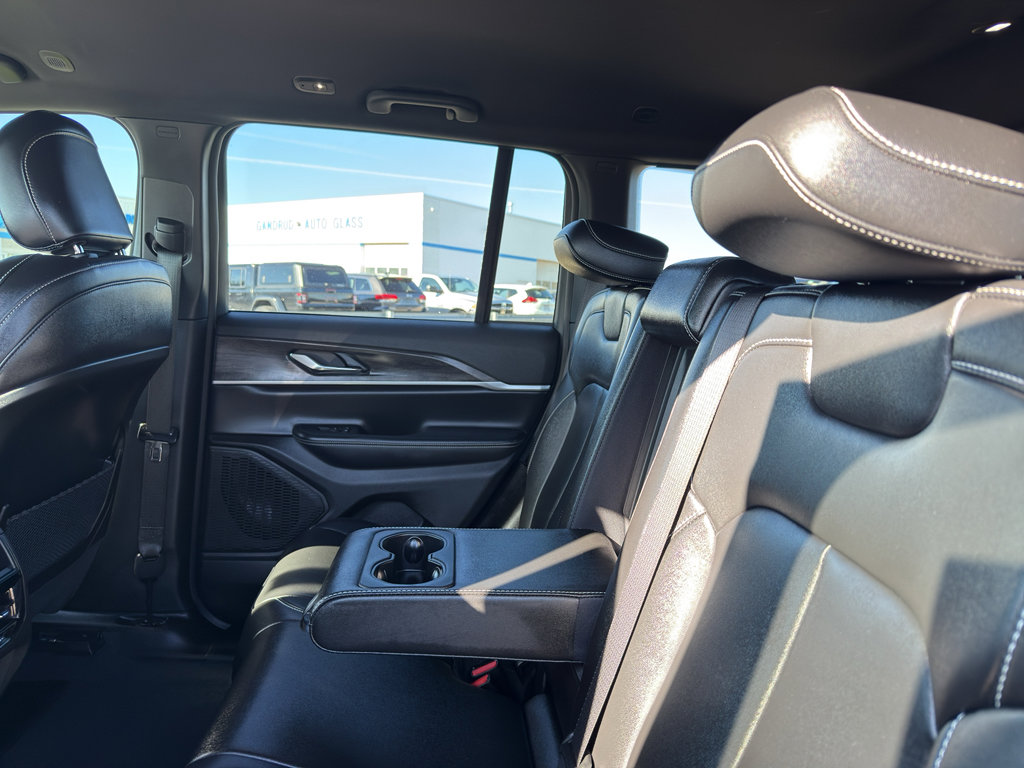 Used 2024 Jeep Grand Cherokee Limited w/ Black Appearance Package image 34