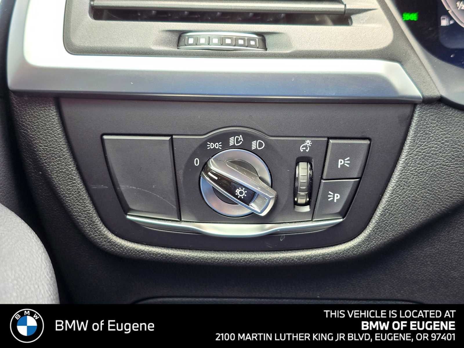 Used 2025 BMW X4 xDrive30i AWD/4WD image 32