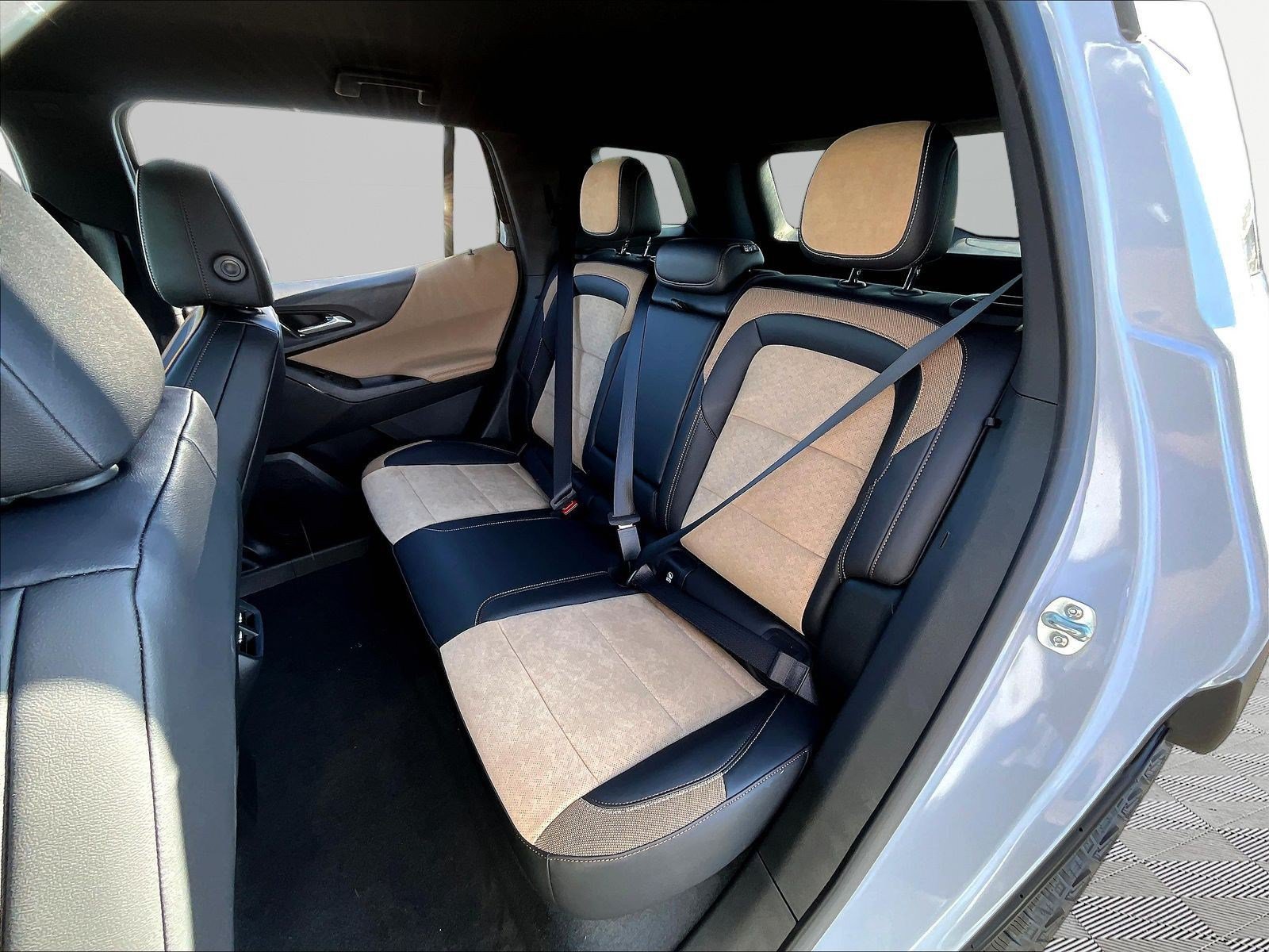 New 2027 Chevrolet Equinox ACTIV w/ Safety and Technology Package AWD/4WD image 18