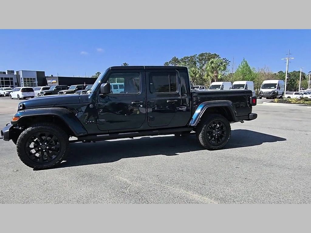 Used 2025 Jeep Gladiator Sport image 28