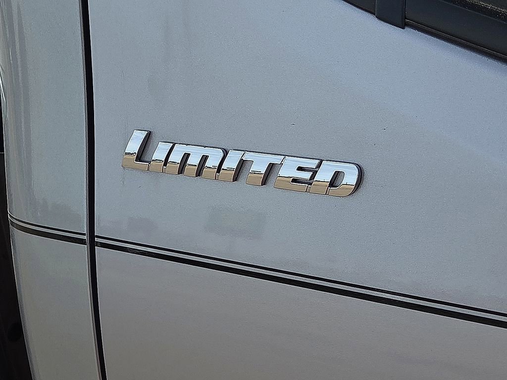 Used 2021 Toyota Tacoma Limited image 16