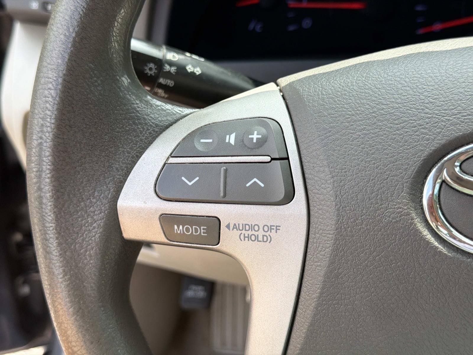 Used 2010 Toyota Camry LE FWD image 25