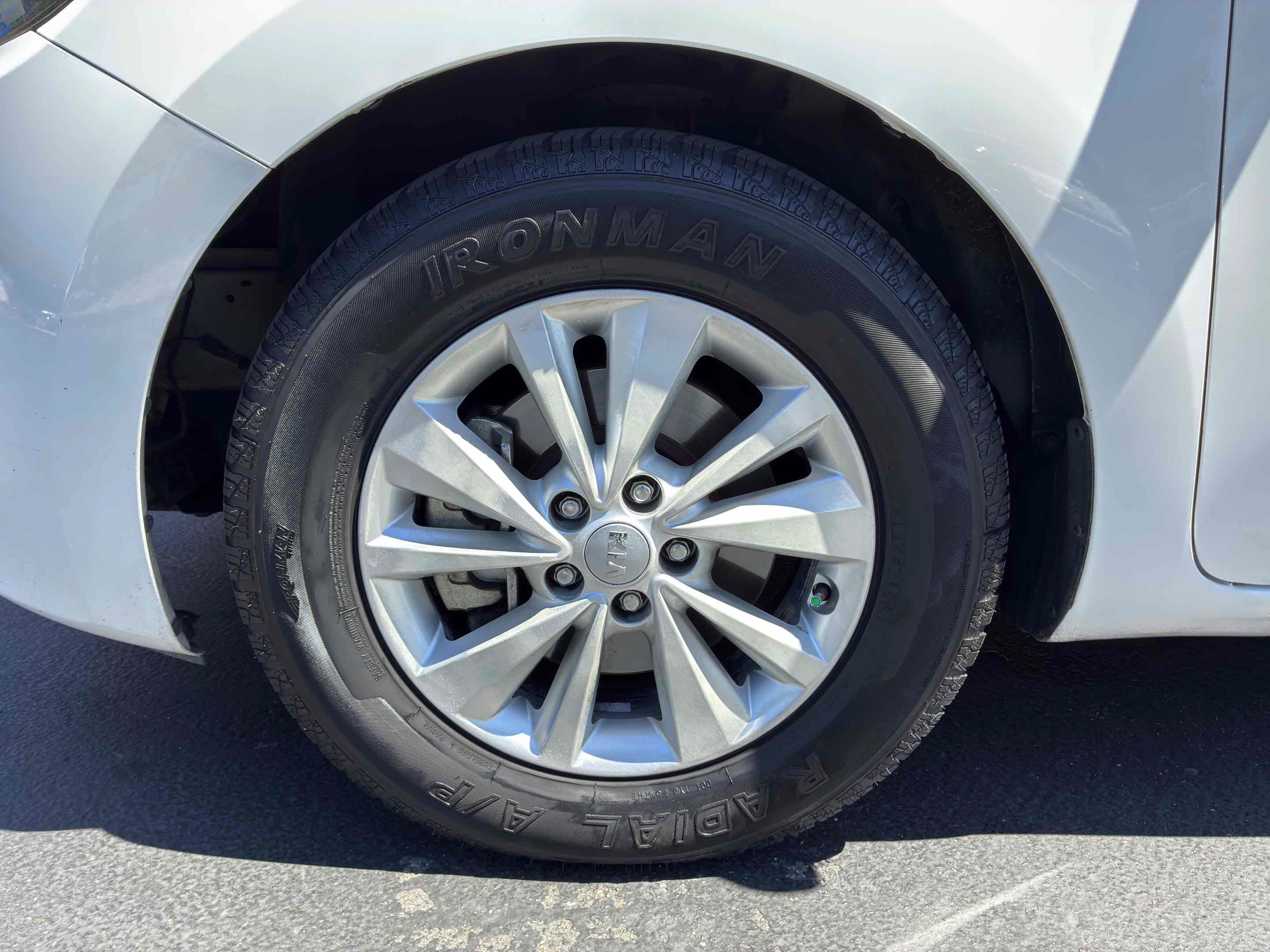 Used 2015 Kia Sedona LX w/ LX Convenience Package FWD image 11