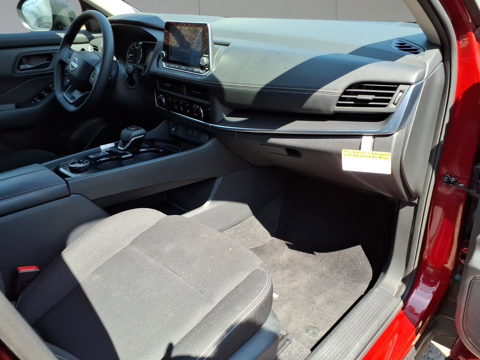 Used 2025 Nissan Rogue S image 7