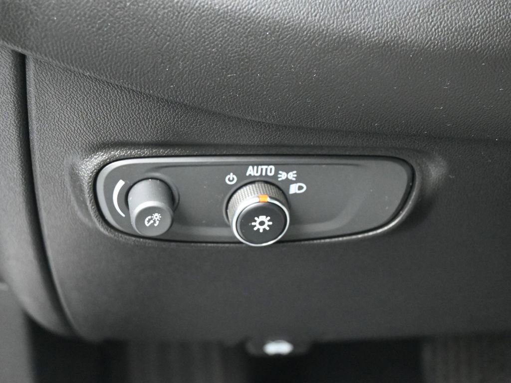Used 2019 Chevrolet Equinox LS image 15