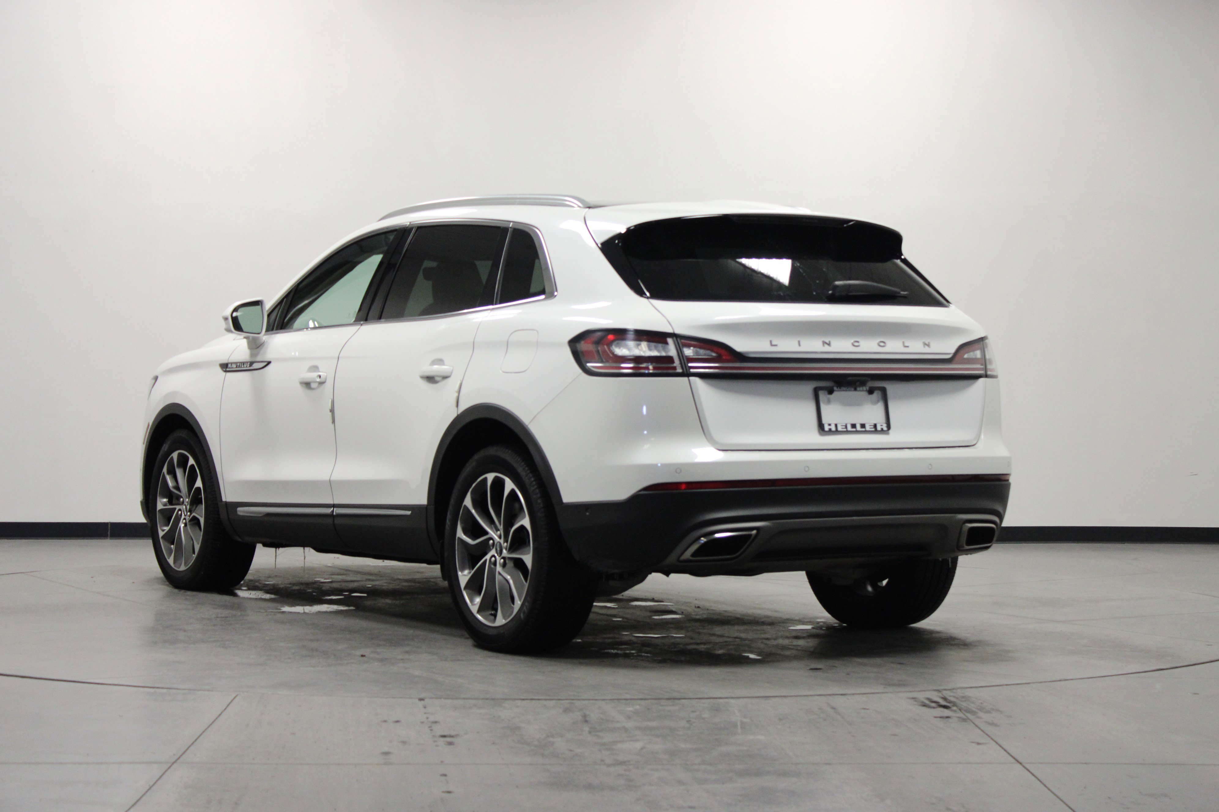 Used 2021 Lincoln Nautilus Reserve w/ Equipment Group 201A image 6