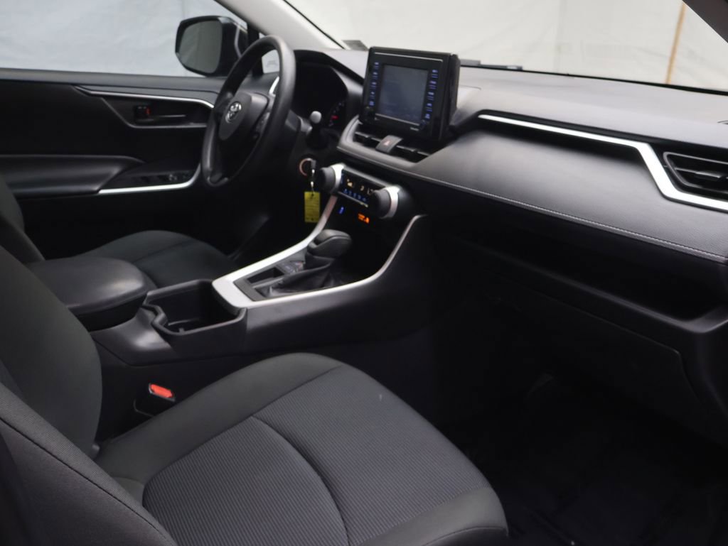 Used 2022 Toyota RAV4 LE image 11