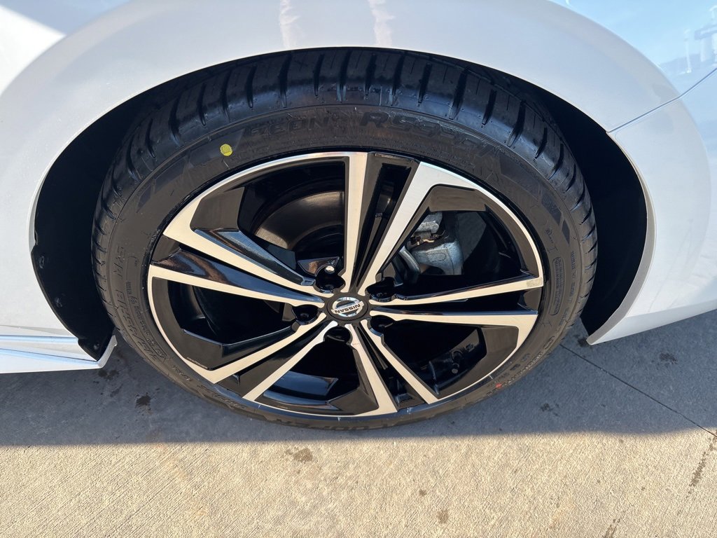 Used 2021 Nissan Sentra SR w/ SR Premium Package image 14