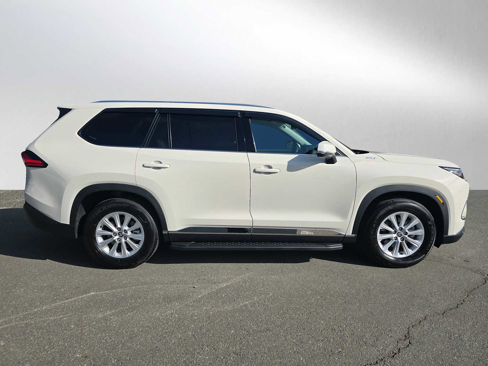 Used 2024 Toyota Grand Highlander XLE image 2