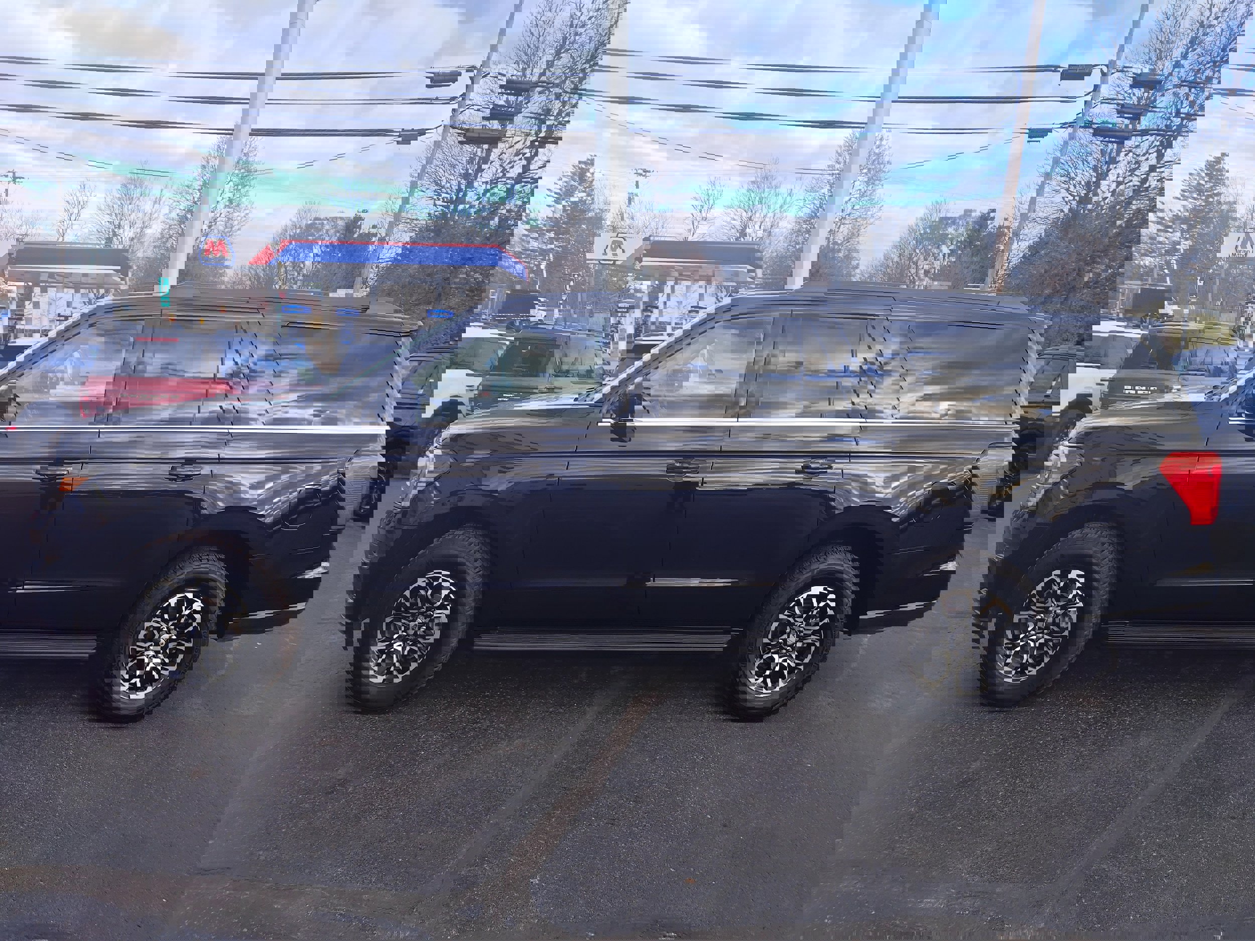 Used 2024 Ford Expedition Max XLT image 1