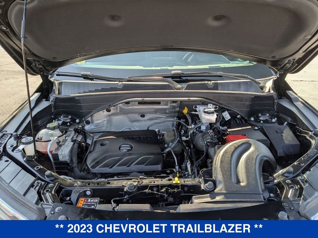 Used 2023 Chevrolet TrailBlazer RS image 35