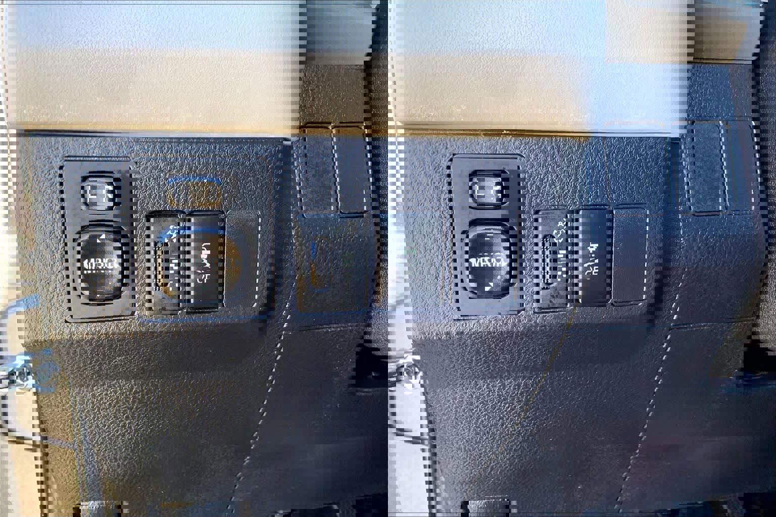 Used 2015 Toyota RAV4 LE image 29