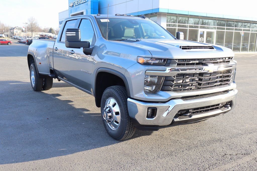New 2026 Chevrolet Silverado 3500 LT image 2