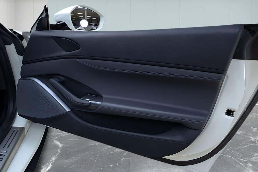 Used 2019 Ferrari Portofino image 33