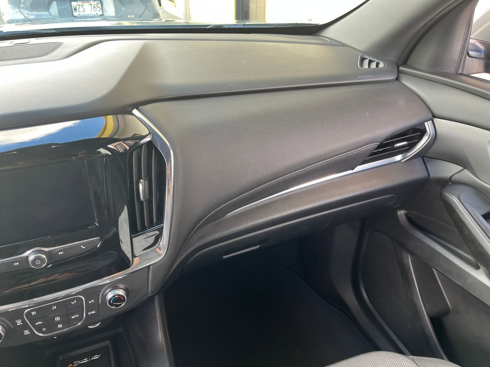 Used 2023 Chevrolet Traverse LT image 34