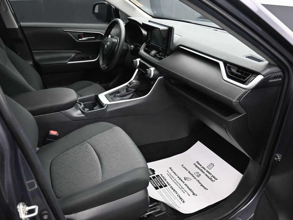 Used 2020 Toyota RAV4 XLE w/ Convenience Package FWD image 12