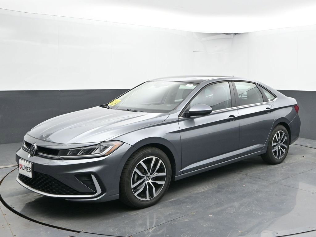 Used 2025 Volkswagen Jetta SE image 6