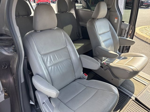 Used 2017 Toyota Sienna XLE Premium image 15