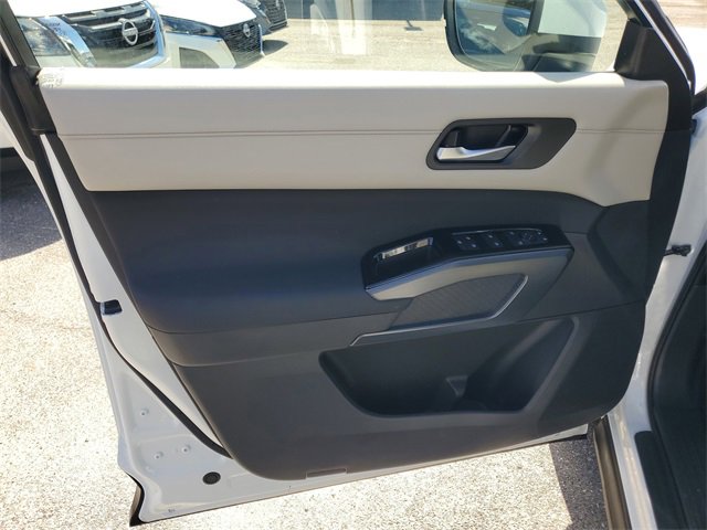 New 2025 Nissan Pathfinder SL image 5