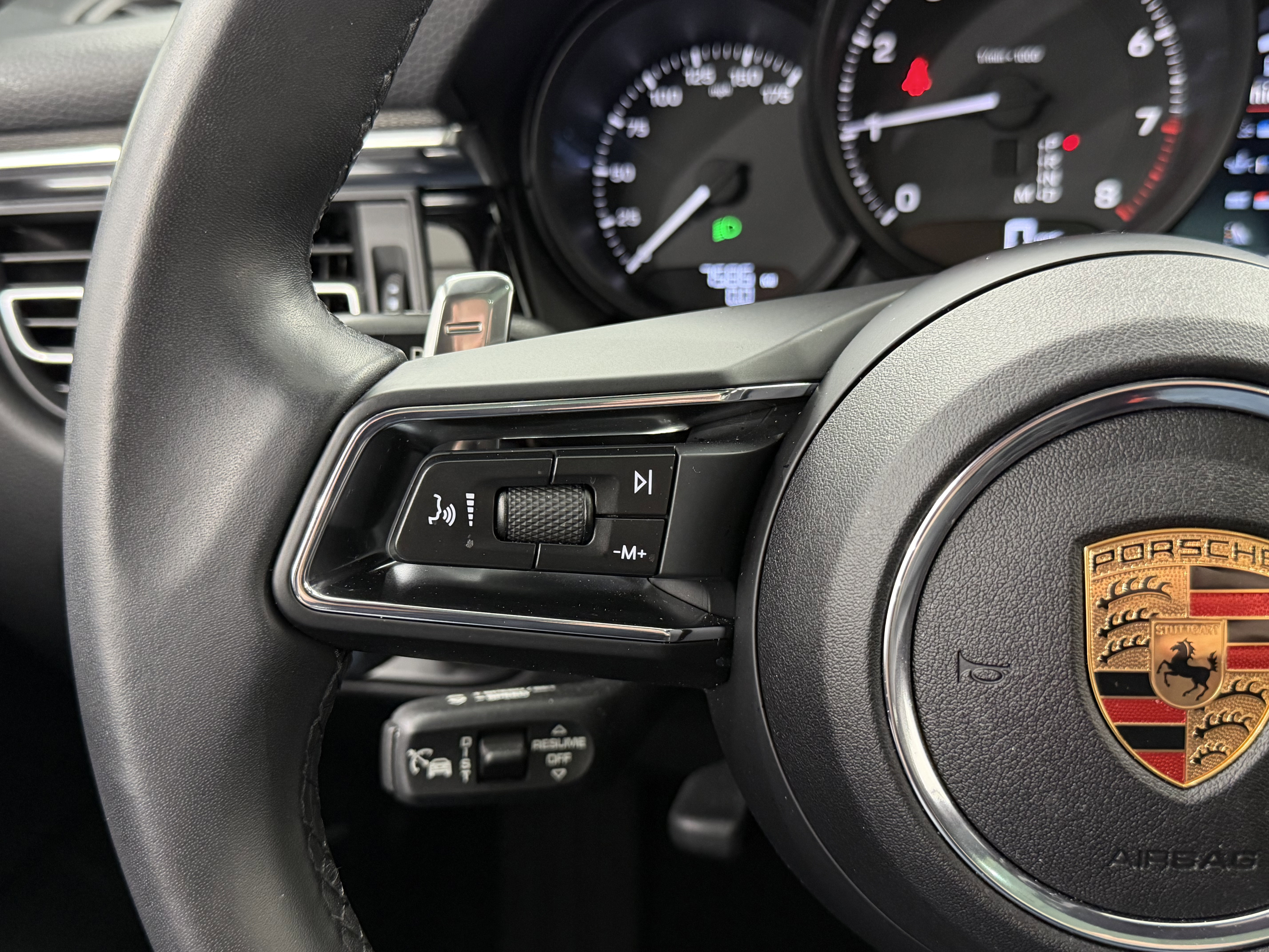 Certified 2025 Porsche Macan image 48