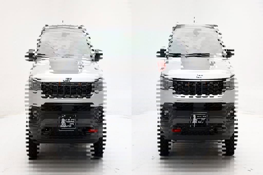 Used 2024 Jeep Compass Trailhawk image 4