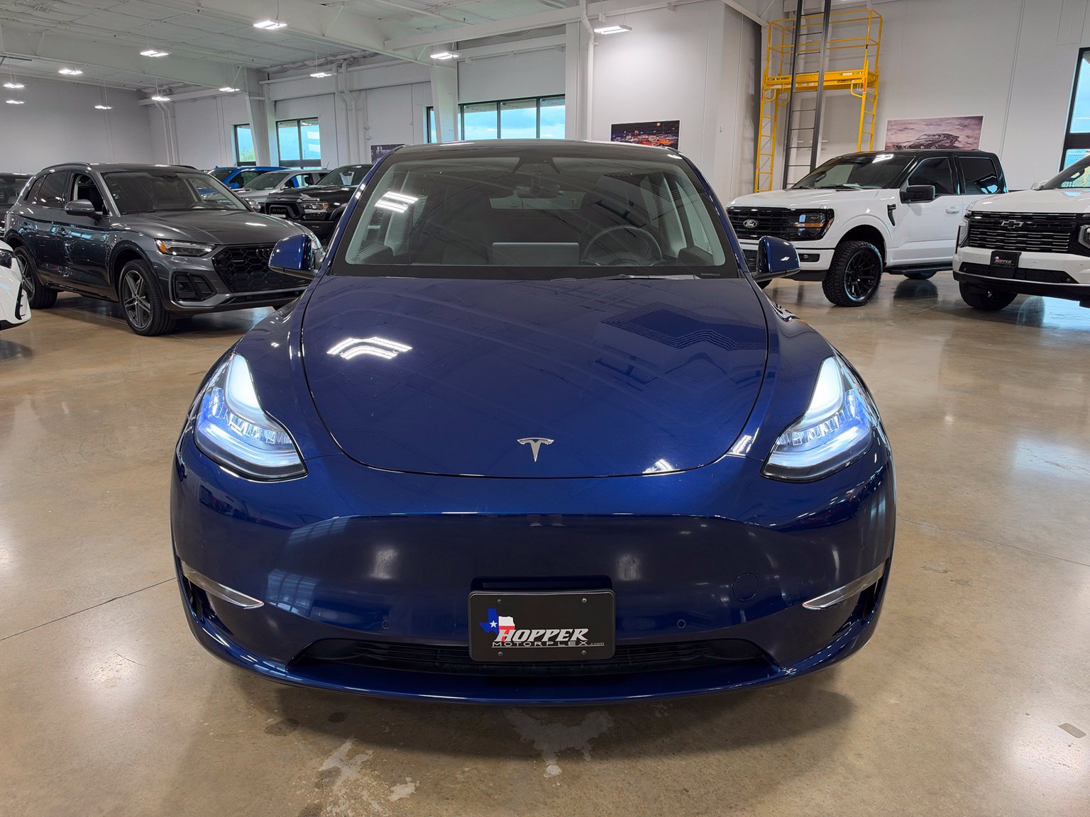 Used 2022 Tesla Model Y Long Range AWD/4WD image 2