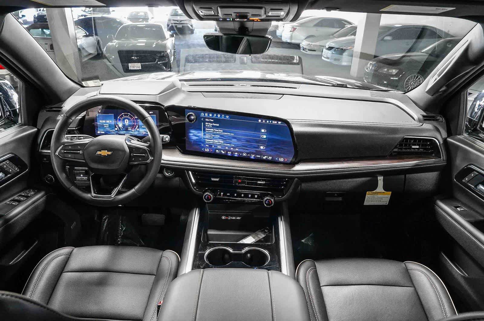 Used 2025 Chevrolet Suburban Premier RWD image 9