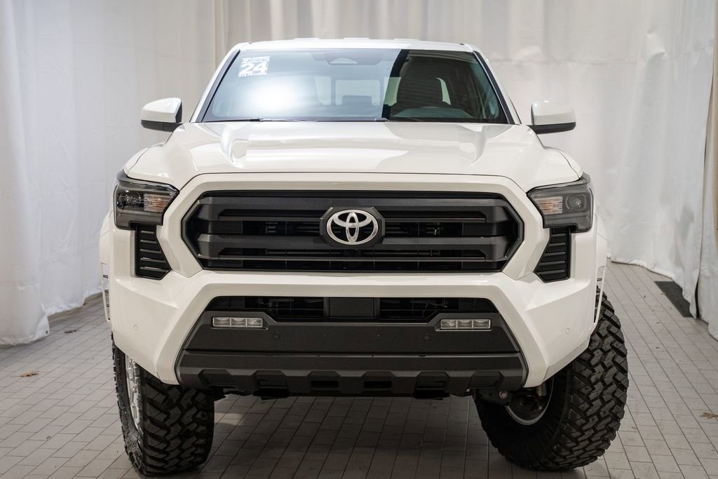 Used 2024 Toyota Tacoma SR5 image 3