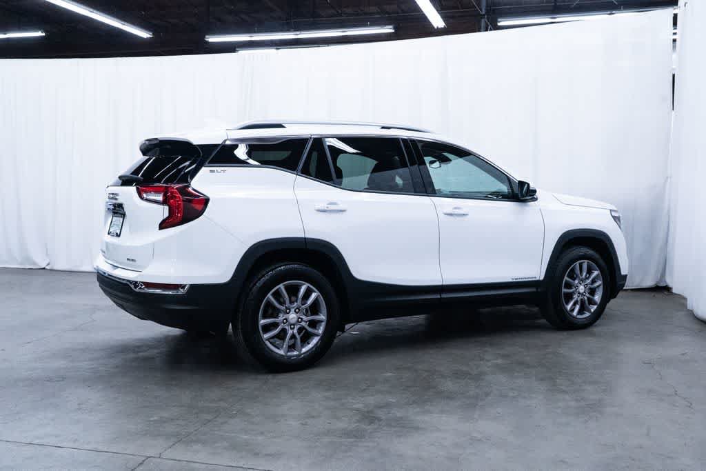 Used 2024 GMC Terrain SLT AWD/4WD image 6