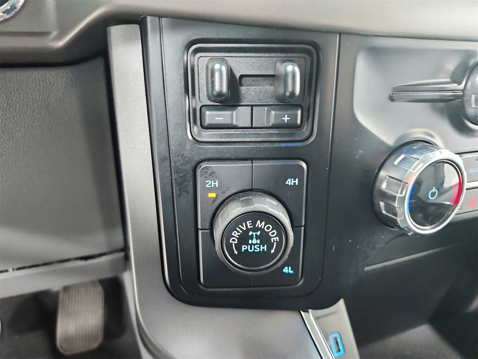 Used 2024 Ford F150 XLT w/ Equipment Group 302A MID image 26