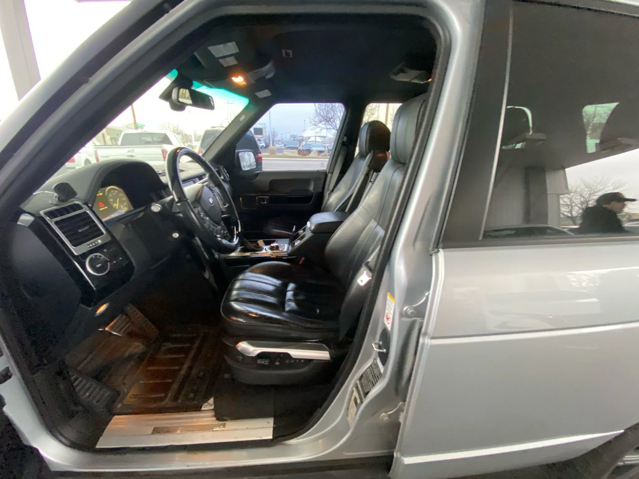 Used 2010 Land Rover Range Rover Supercharged image 4