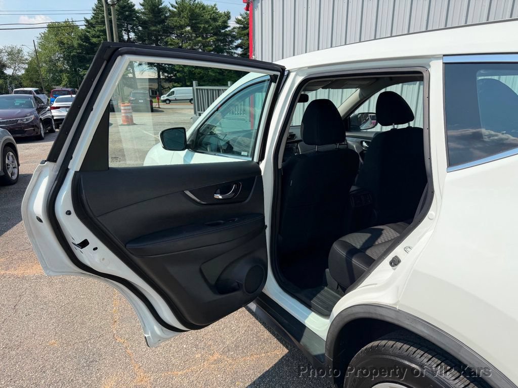 Used 2018 Nissan Rogue S FWD image 12