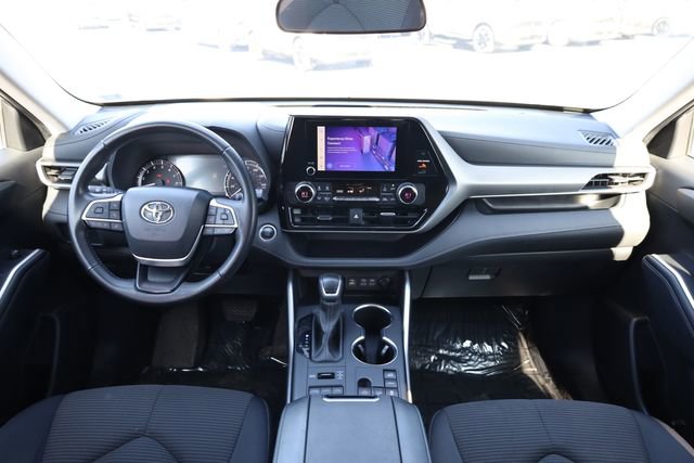 Used 2024 Toyota Highlander LE image 16